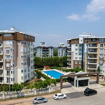 Apartahotel River Park Lara 4*