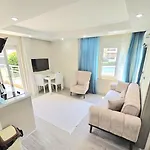 River Park Lara 公寓式酒店 4*