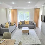 River Park Lara 公寓式酒店 4*