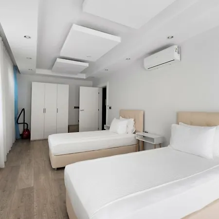 Apartmanhotel River Park Lara 4*