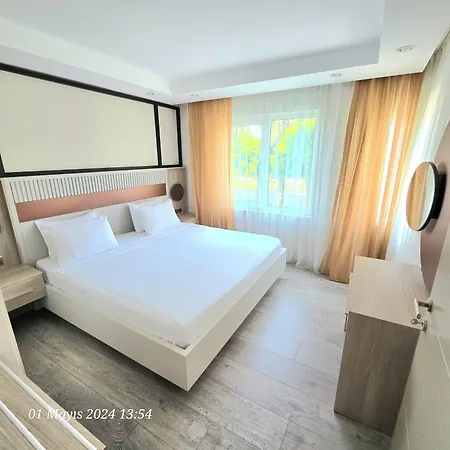 River Park Lara Apartmanhotel 4*