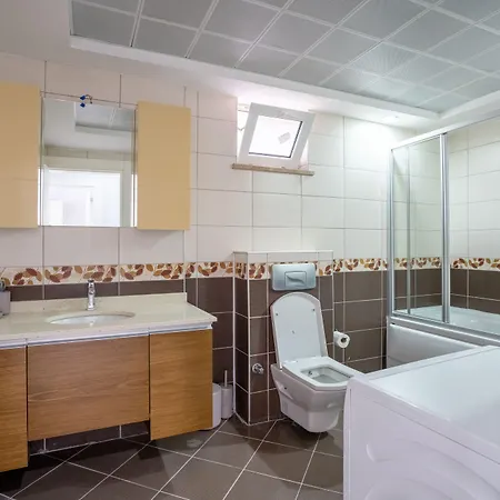 Apartmanhotel River Park Lara 4*