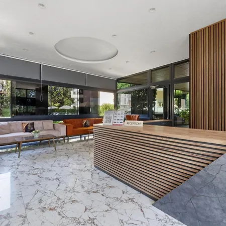 アパートホテル River Park Lara